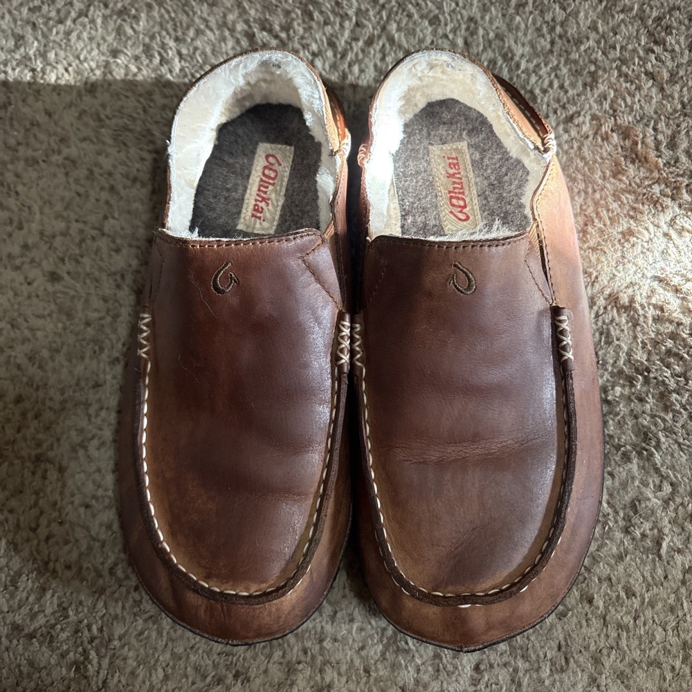 OluKai Moloa Slipper Mens 10 Toffee Dark Wood Leather Shearling Wool Lining
